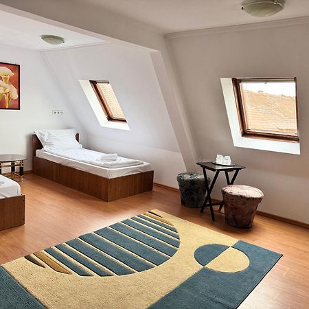 Complex Select Hotell Mediaş Eksteriør bilde