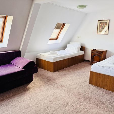 Complex Select Hotell Mediaş Eksteriør bilde