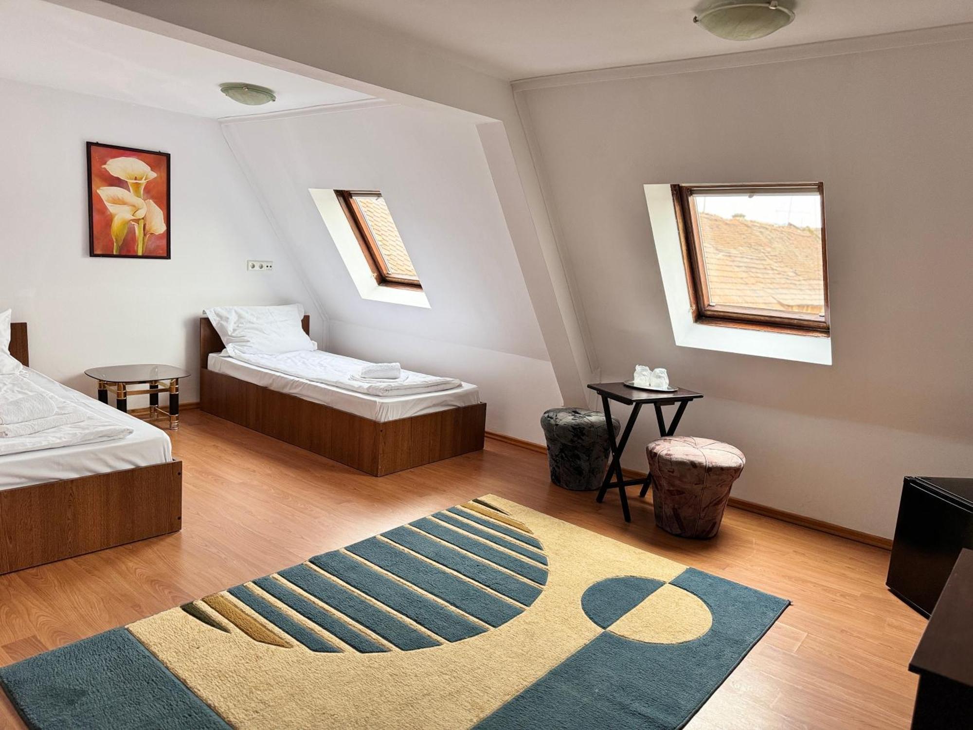 Complex Select Hotell Mediaş Eksteriør bilde