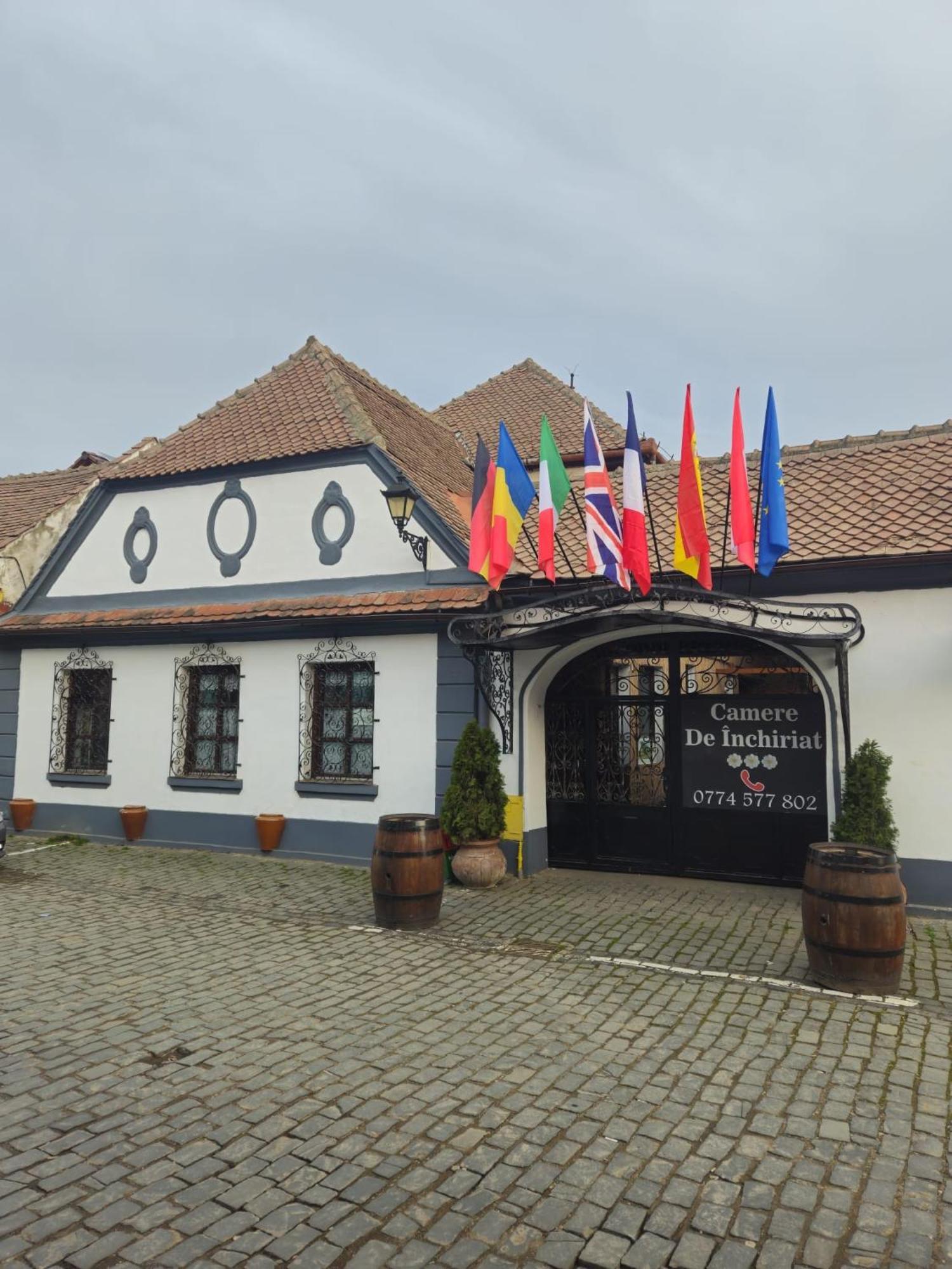 Complex Select Hotell Mediaş Eksteriør bilde