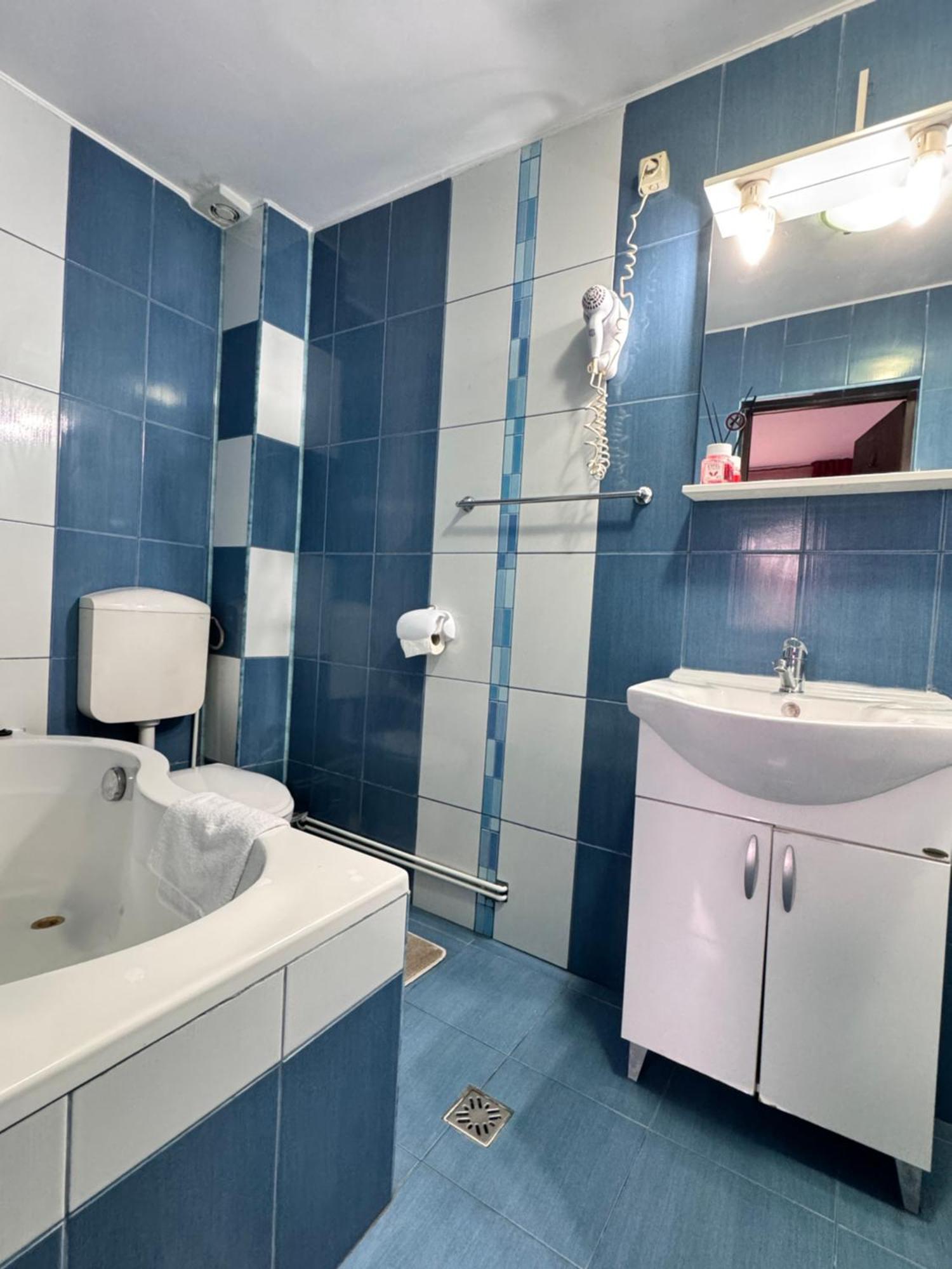 Complex Select Hotell Mediaş Eksteriør bilde