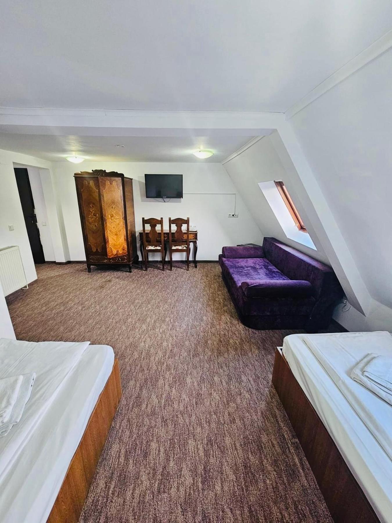 Complex Select Hotell Mediaş Eksteriør bilde
