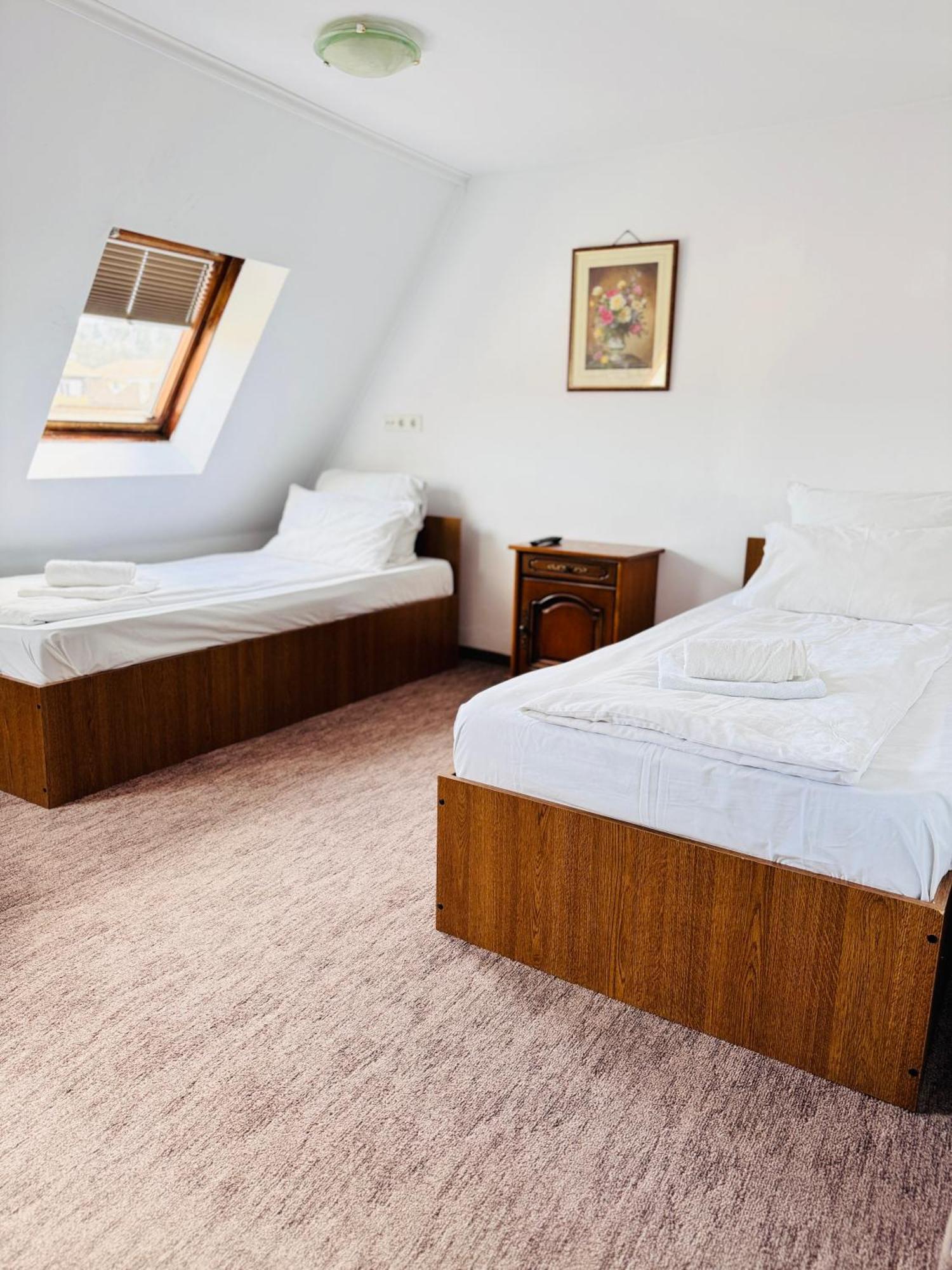 Complex Select Hotell Mediaş Eksteriør bilde